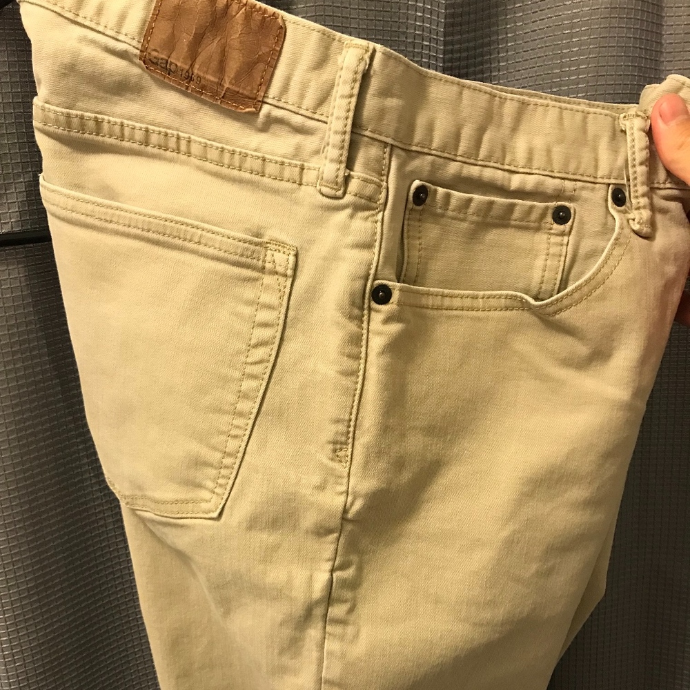 Gap Khaki Color Jeans in Straight Fit w/Gap Flex